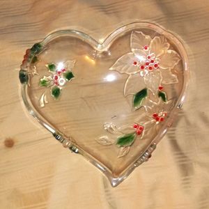 Lenox glass serveware for party's/ holidays/ just because lol its beautiful!!